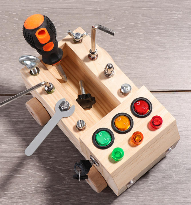 Montessori Schraubendreher-Brett aus Holz – Motorik- und Lernspielzeug für Kinder ab 2 Jahren