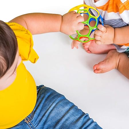 Flexibler Greifling mit rasselndem Spielzeug – klassisches Design für Kinder jeden Alters