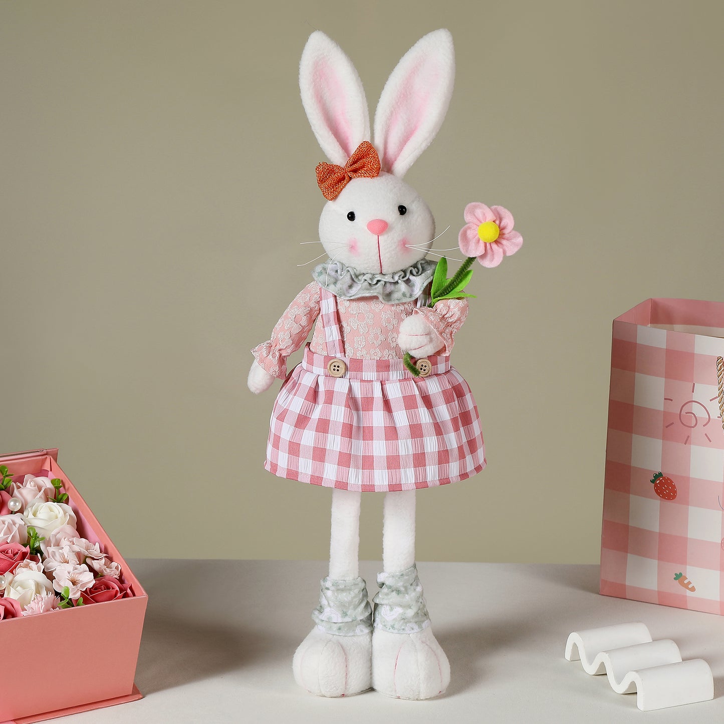Osterhasen mit Ausziehbaren Beinen: Kuscheltier & Deko | Frühlingsdeko für Wohnzimmer - Spileo